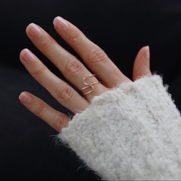 Minimalist Midi Ring | 14k Gold Plated - Picture 2 of 8